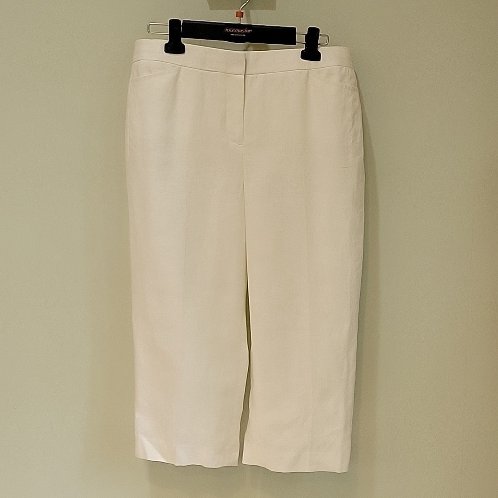 TALBOTS white linen capri pants.  Size is 10P.
